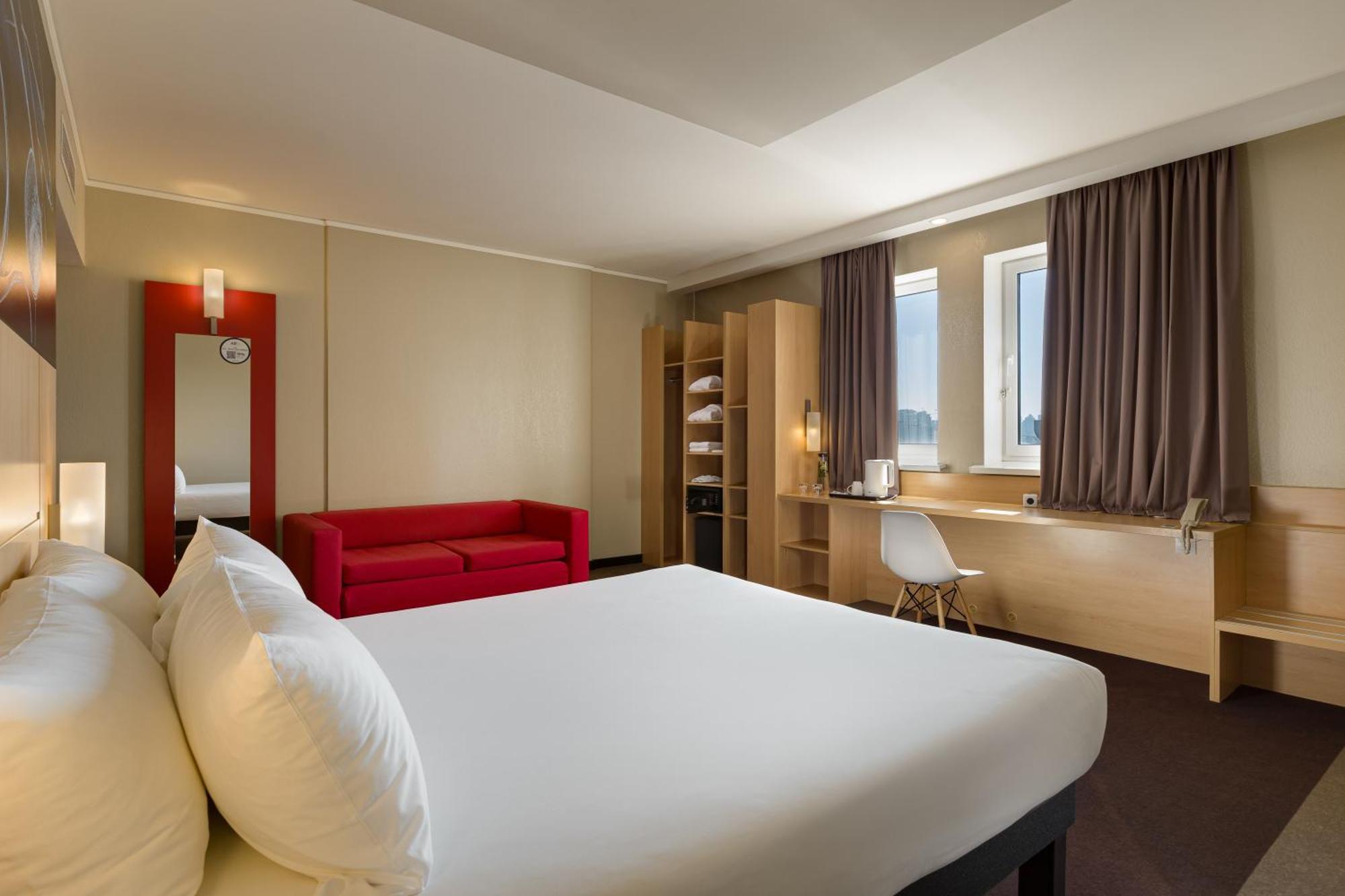 Hotel Ibis Kyiv Railway Station Zewnętrze zdjęcie