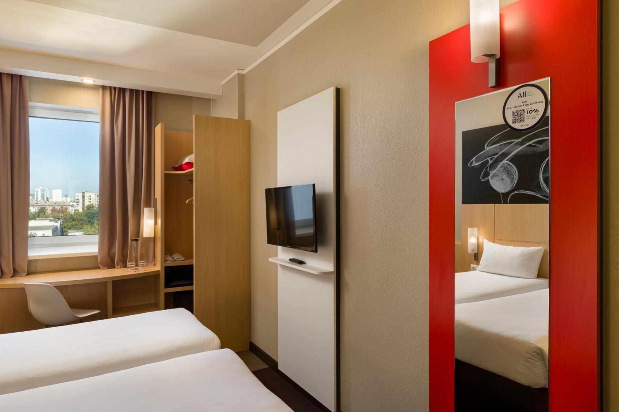 Hotel Ibis Kyiv Railway Station Zewnętrze zdjęcie