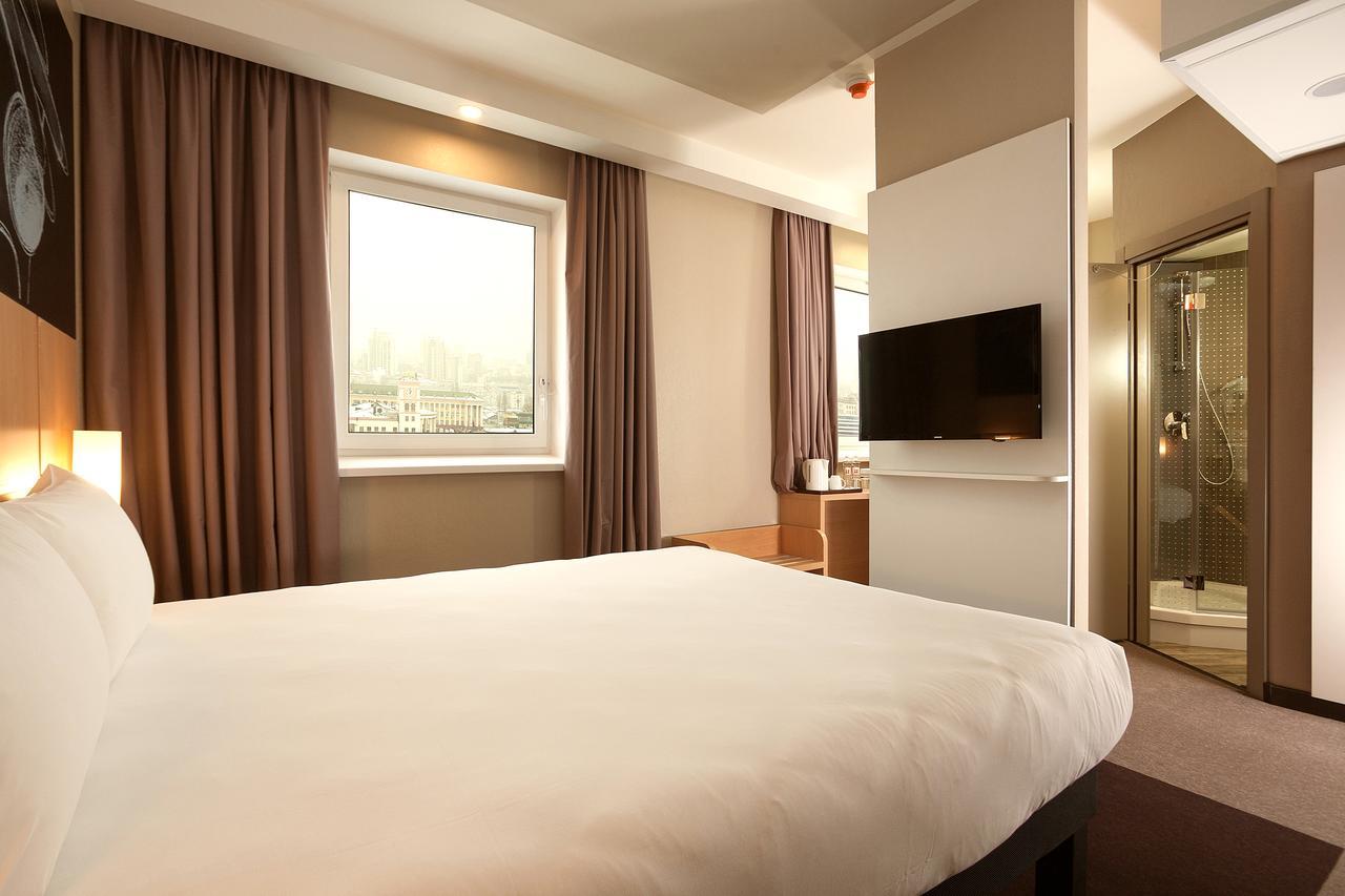 Hotel Ibis Kyiv Railway Station Zewnętrze zdjęcie